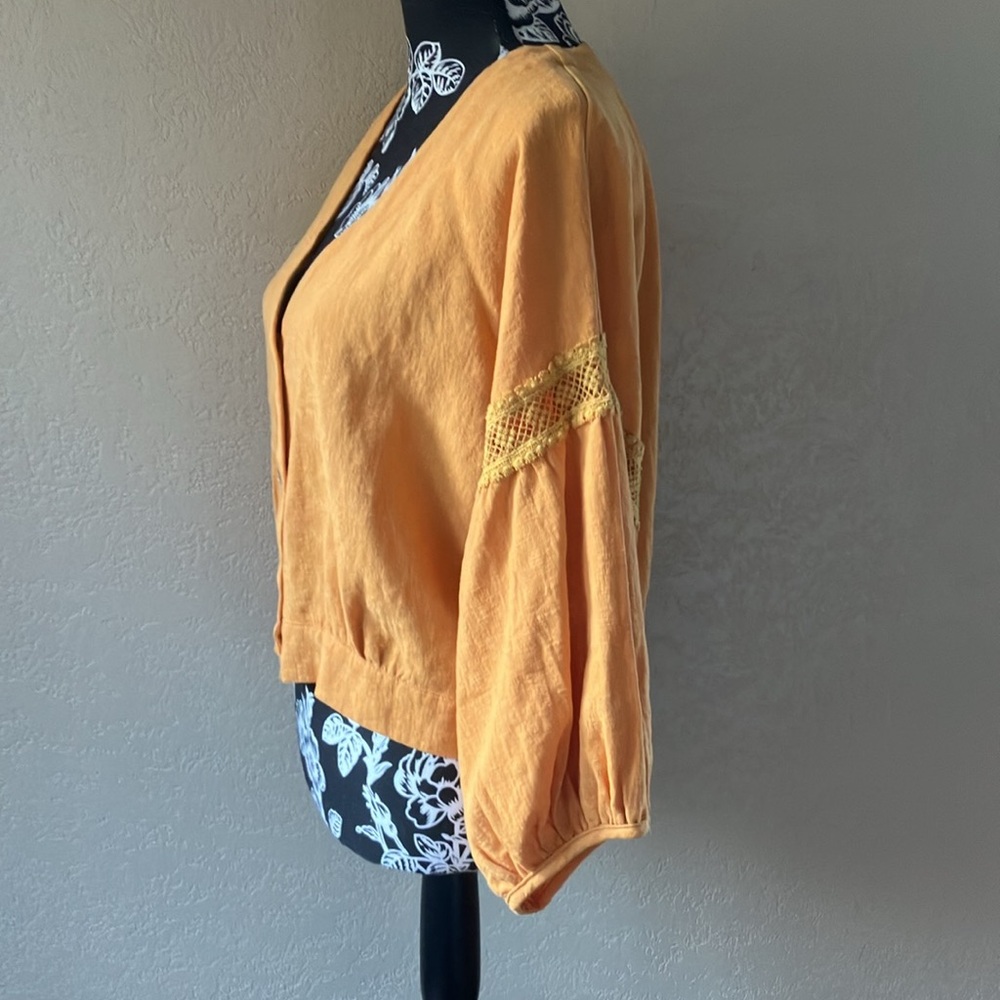 NWOT L FATE GOLDENROD PEARL BUTTON FRONT BELL LACE SLEEVES COTTON TOP - Picture 2 of 11